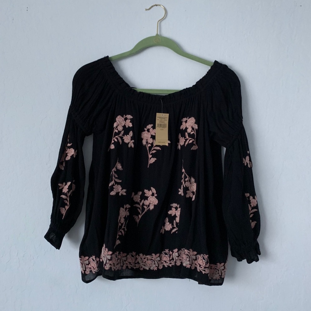 American Eagle off the shoulder top